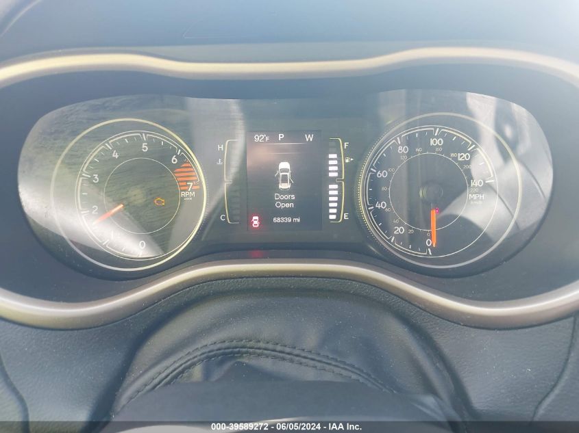 2017 Jeep Cherokee Latitude Fwd VIN: 1C4PJLCBXHW586872 Lot: 39589272