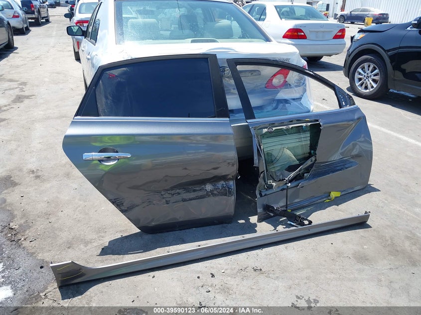 2018 Nissan Sentra Sr VIN: 3N1AB7AP0JY205895 Lot: 39590123