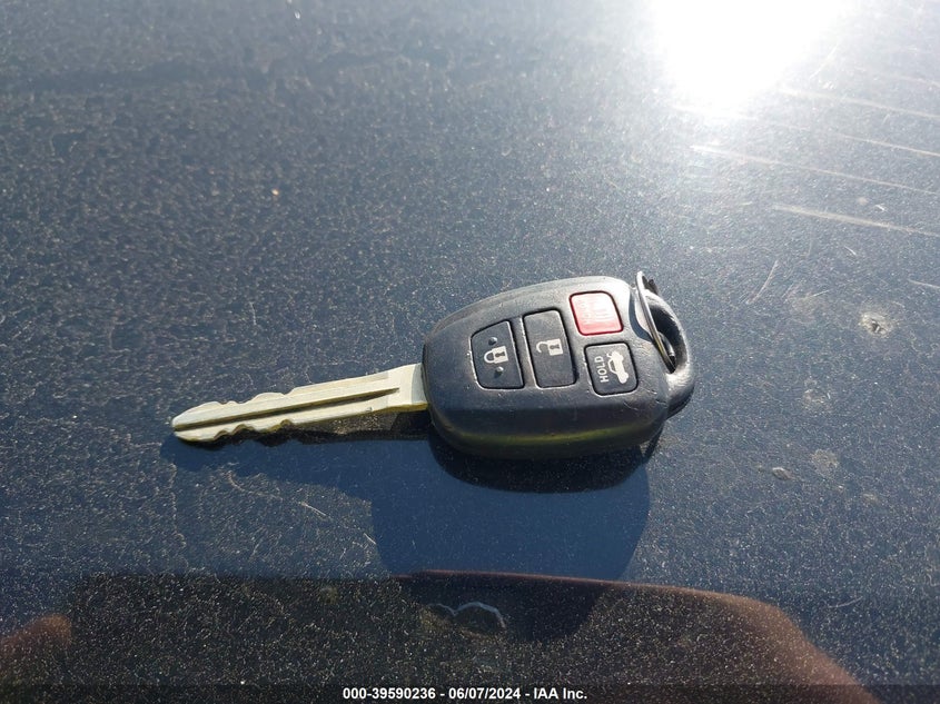 2015 Toyota Corolla Le VIN: 5YFBURHE3FP312247 Lot: 39590236