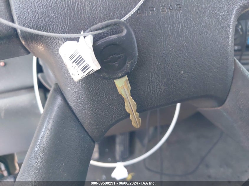 2004 Chevrolet Silverado C1500 VIN: 2GCEC19V741172196 Lot: 39590291