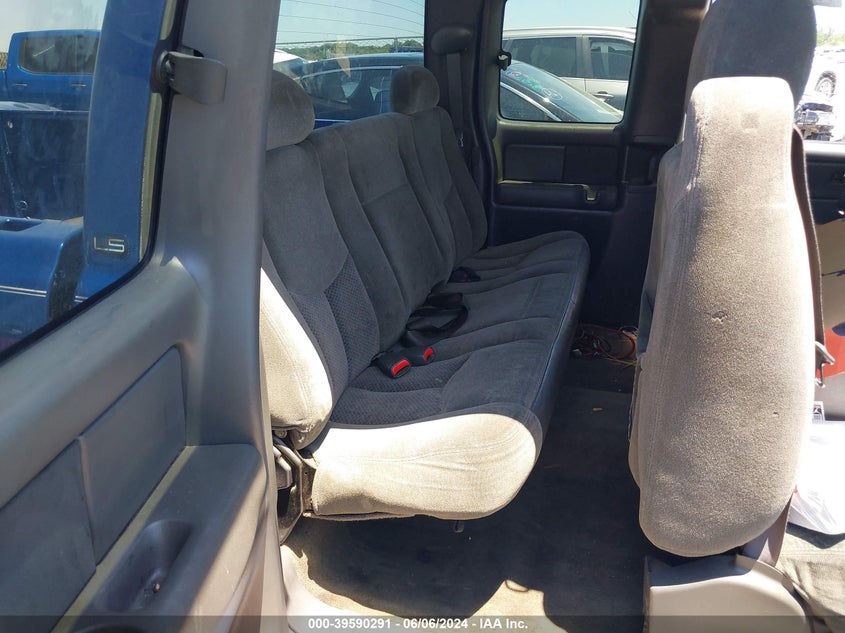 2004 Chevrolet Silverado C1500 VIN: 2GCEC19V741172196 Lot: 39590291