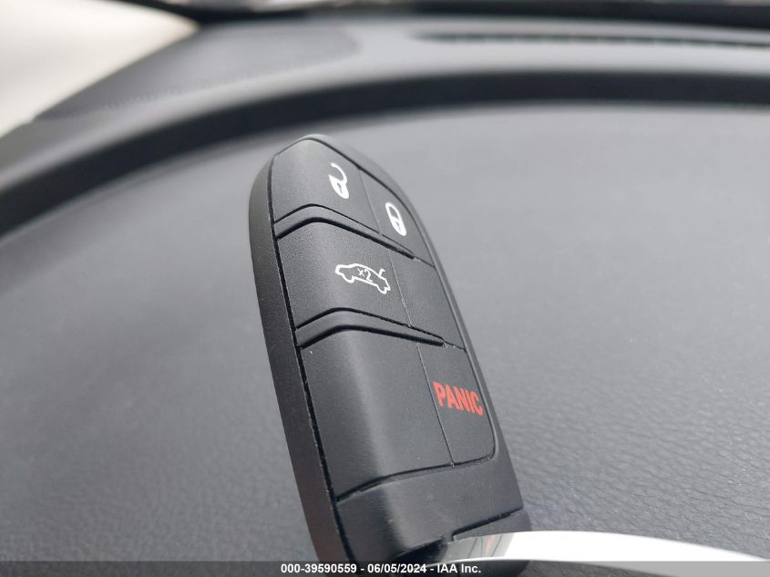 2015 Chrysler 200 Limited VIN: 1C3CCCAB0FN688121 Lot: 39590559