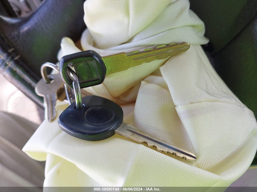 2004 Chevrolet Silverado C1500 VIN: 1GCPC14V34Z266459 Lot: 39590744