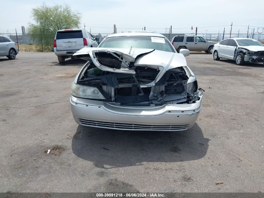 2008 Lincoln Town Car Signature Limited VIN: 2LNHM82W88X663381 Lot: 39591218