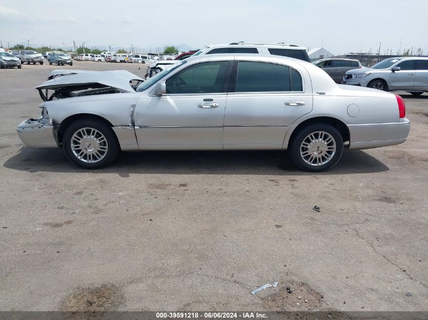 2008 Lincoln Town Car Signature Limited VIN: 2LNHM82W88X663381 Lot: 39591218