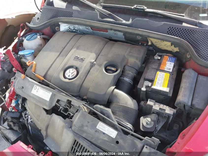 2013 Volkswagen Beetle 2.5L Entry VIN: 3VWFP7AT5DM670649 Lot: 39591436