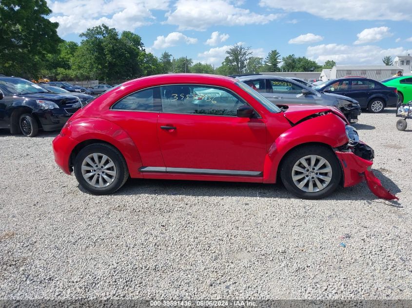 2013 Volkswagen Beetle 2.5L Entry VIN: 3VWFP7AT5DM670649 Lot: 39591436
