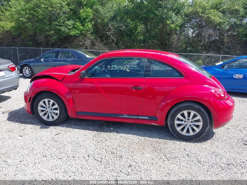 2013 Volkswagen Beetle 2.5L Entry VIN: 3VWFP7AT5DM670649 Lot: 39591436