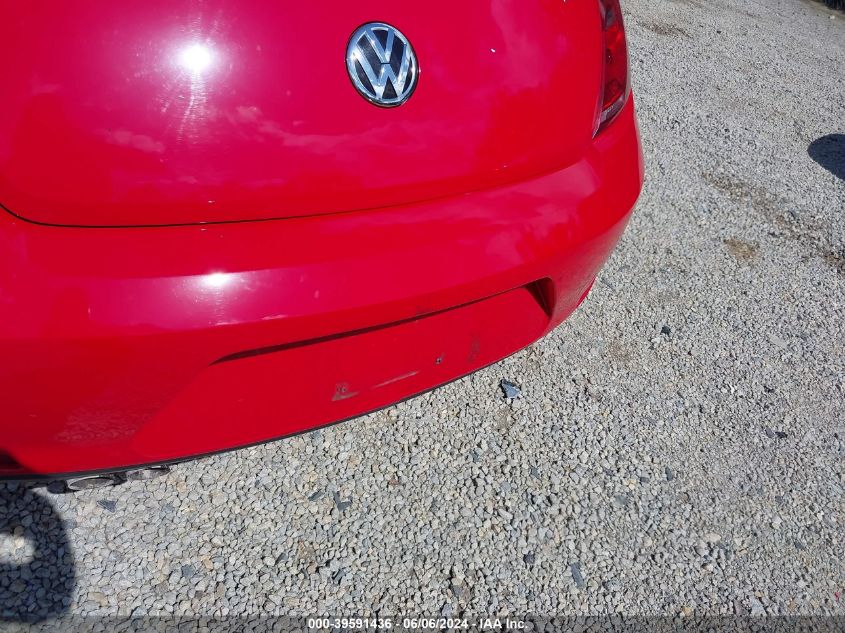 2013 Volkswagen Beetle 2.5L Entry VIN: 3VWFP7AT5DM670649 Lot: 39591436