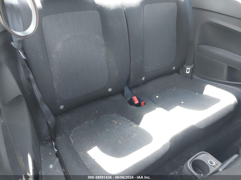 2013 Volkswagen Beetle 2.5L Entry VIN: 3VWFP7AT5DM670649 Lot: 39591436