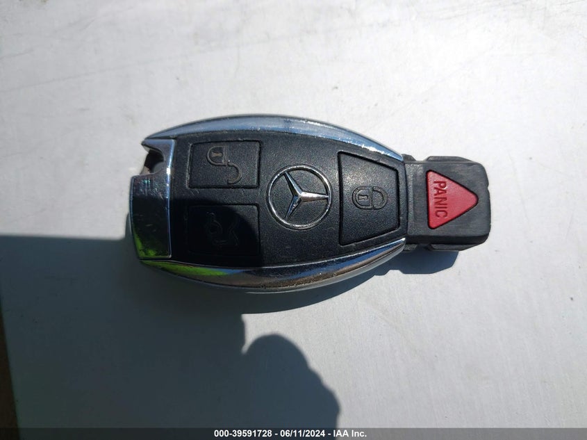 2014 Mercedes-Benz C 300 VIN: WDDGF8AB7EG253056 Lot: 39591728