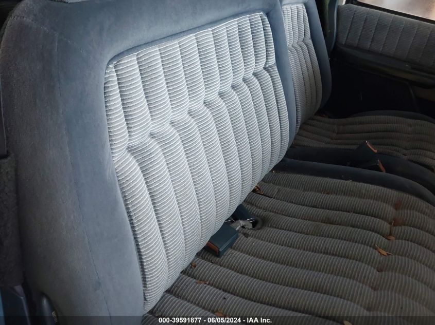 1994 Chevrolet Gmt-400 C2500 VIN: 2GCFC29K0R1200993 Lot: 39591877