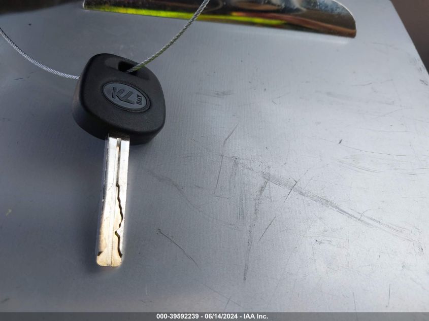 2004 Kia Amanti VIN: KNALD124445047173 Lot: 39592239