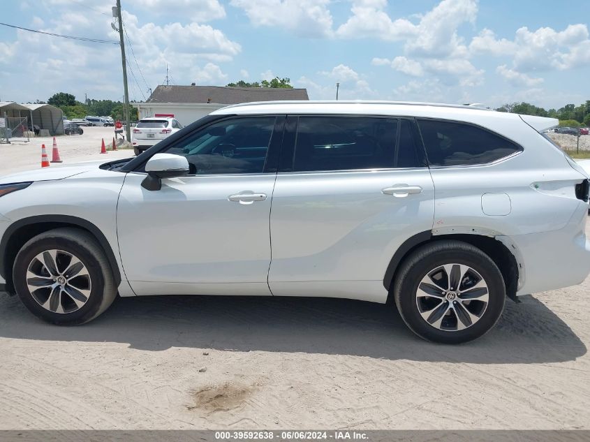 2022 TOYOTA HIGHLANDER XLE - 5TDGZRAH3NS102572