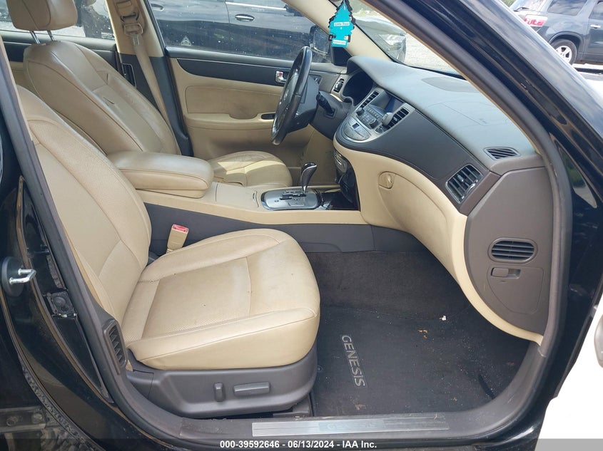 2009 Hyundai Genesis 3.8 VIN: KMHGC46E19U043117 Lot: 39592646