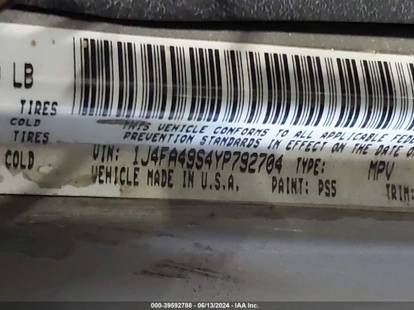 2000 Jeep Wrangler Sport VIN: 1J4FA49S4YP792704 Lot: 39592788