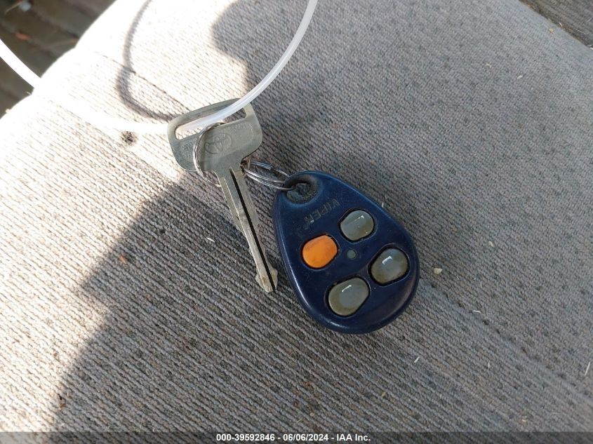 2000 Toyota Camry Le VIN: 4T1BG22K3YU676716 Lot: 39592846