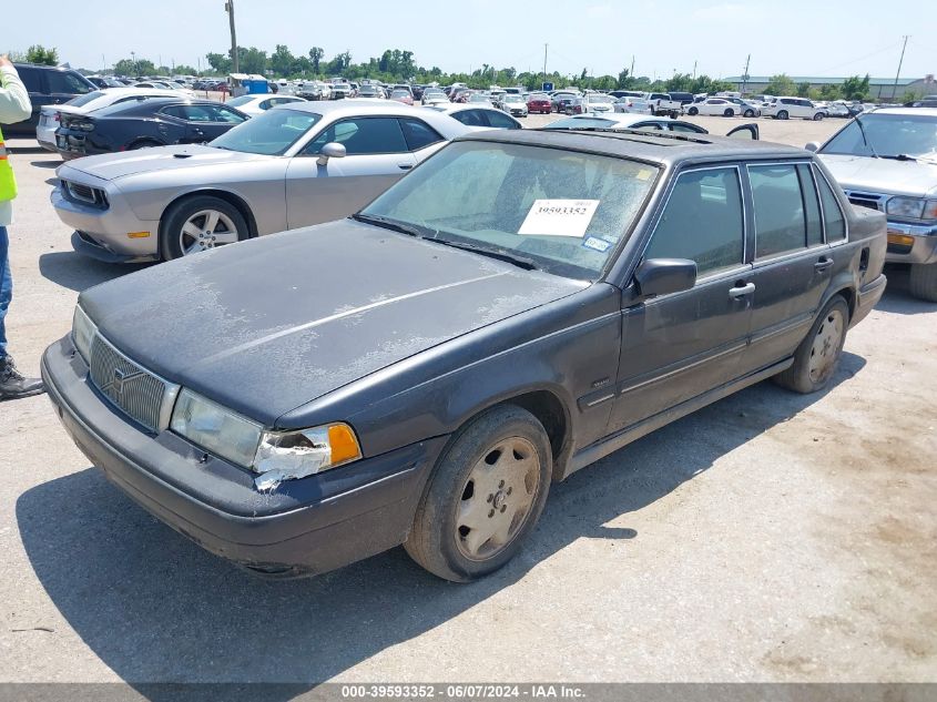 1998 Volvo S90 VIN: YV1KS9607W1137383 Lot: 39593352