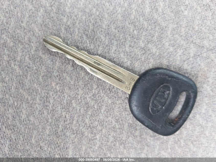 2003 Kia Spectra Ls VIN: KNAFB121735297627 Lot: 39593497