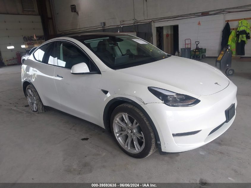 7SAYGAEEXRF985739 2024 TESLA MODEL Y - Image 1