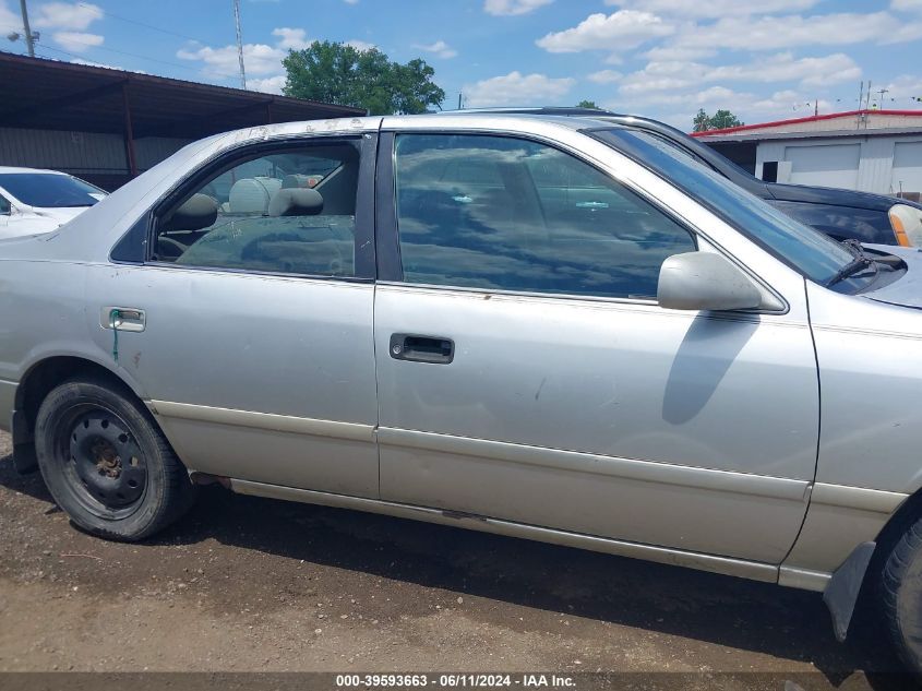 2000 Toyota Camry Le VIN: 4T1BG22KXYU648945 Lot: 39593663