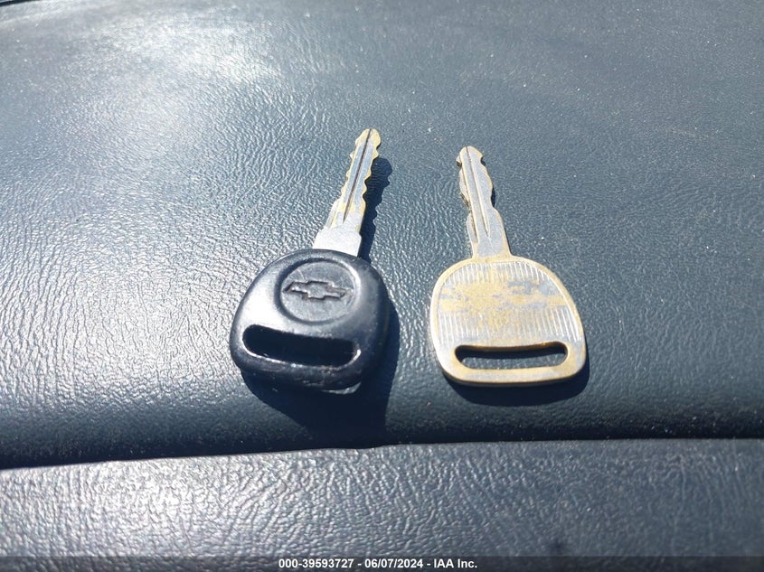 2001 Chevrolet Silverado 2500Hd VIN: 1GCHK24U81E257319 Lot: 39593727