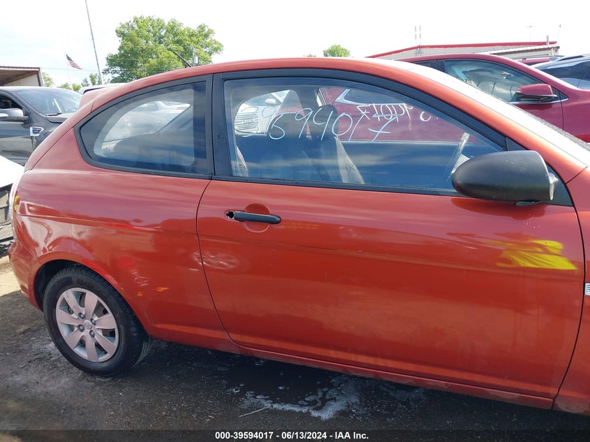 2008 Hyundai Accent Gs VIN: KMHCM36C98U057074 Lot: 39594017