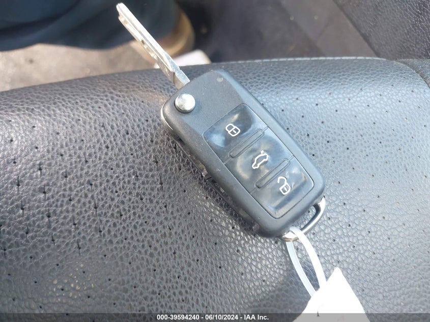 2010 Volkswagen Jetta Tdi VIN: 3VWTL7AJ5AM700824 Lot: 39594240