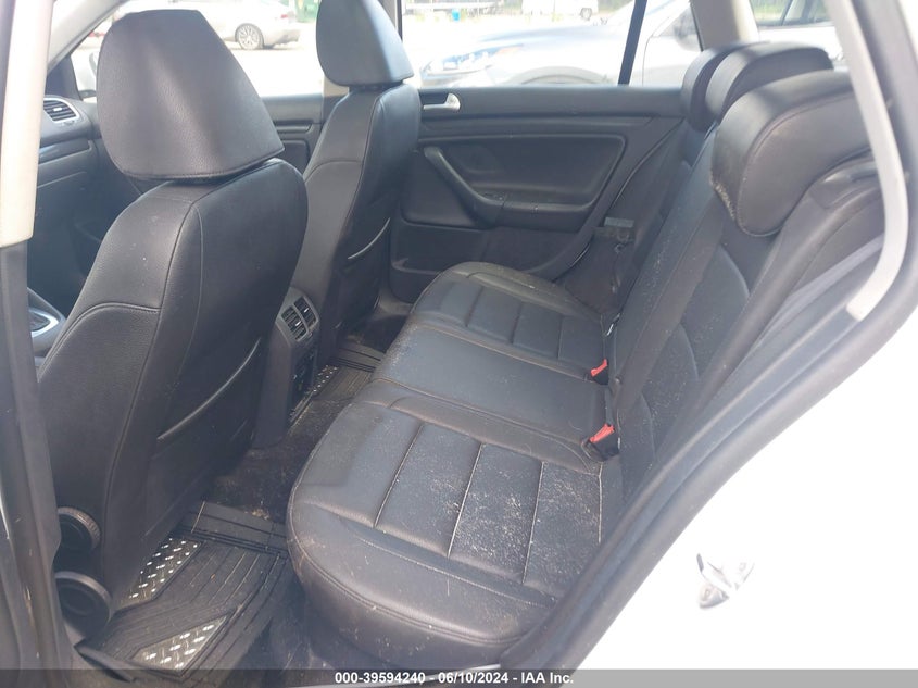 2010 Volkswagen Jetta Tdi VIN: 3VWTL7AJ5AM700824 Lot: 39594240