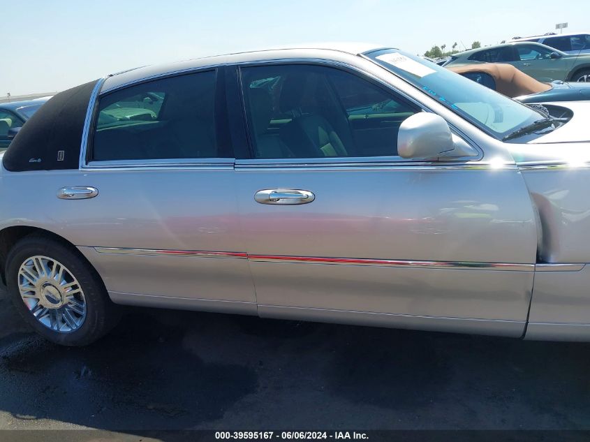 2011 Lincoln Town Car Signature Limited VIN: 2LNBL8CV3BX750028 Lot: 39595167