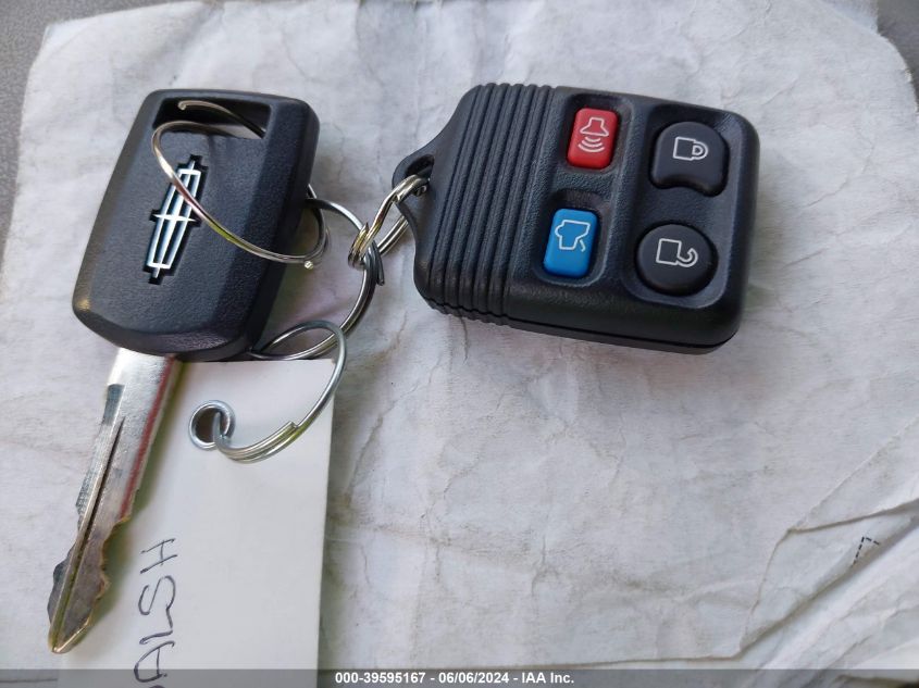 2011 Lincoln Town Car Signature Limited VIN: 2LNBL8CV3BX750028 Lot: 39595167