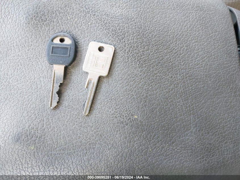 1989 Chevrolet Gmt-400 C1500 VIN: 1GCDC14H2KZ106267 Lot: 39595251