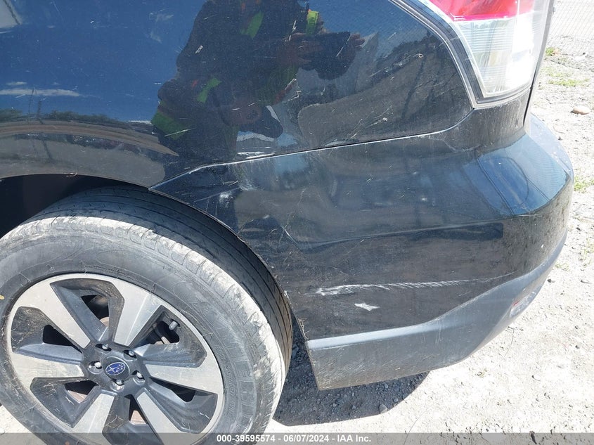 2018 Subaru Forester 2.5I Premium VIN: JF2SJAEC3JH526139 Lot: 39595574