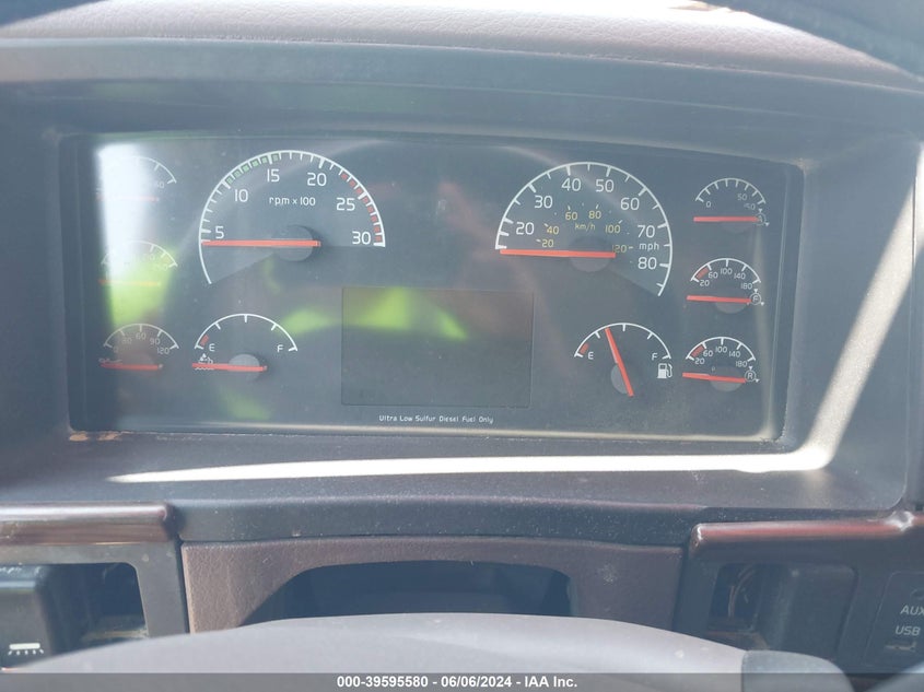 2015 Volvo Vn Vnl VIN: 4V4NC9EJ2FN190094 Lot: 39595580