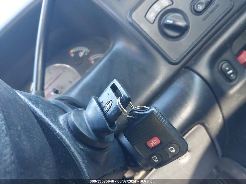 2004 Ford F-250 Lariat/Xl/Xlt VIN: 1FTNW21P54EB48617 Lot: 39595646