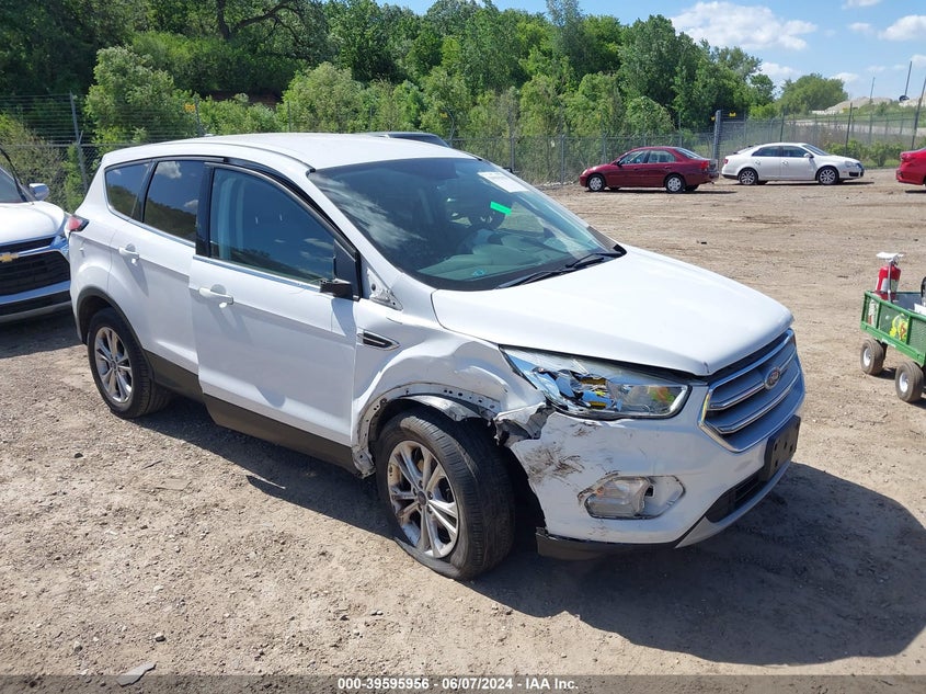 VIN 1FMCU0GD7HUB83049 2017 FORD ESCAPE SE