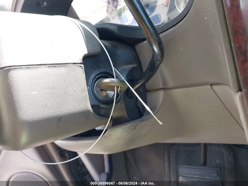 2002 Chrysler Town & Country Lxi VIN: 2C4GP54L52R753074 Lot: 39596047