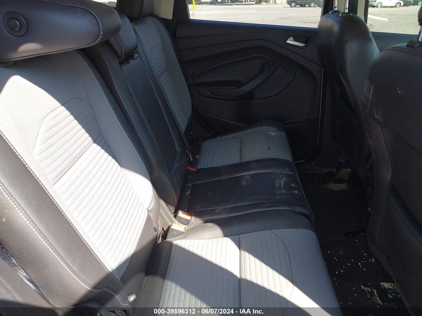 VIN 1FMCU0GD5KUA89971 2019 FORD ESCAPE SE