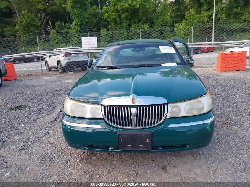 2001 Lincoln Town Car Executive VIN: 1LNHM81WX1Y733910 Lot: 39596720