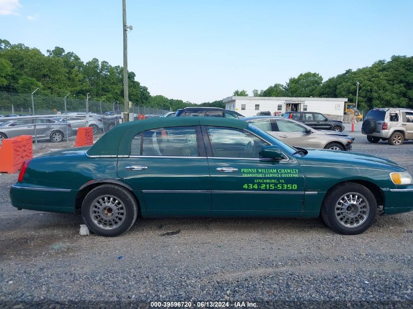 2001 Lincoln Town Car Executive VIN: 1LNHM81WX1Y733910 Lot: 39596720