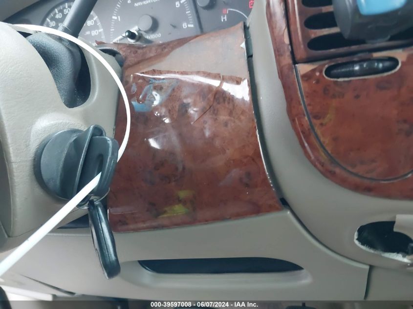 2000 Lincoln Navigator VIN: 5LMEU27A7YLJ30896 Lot: 39597008