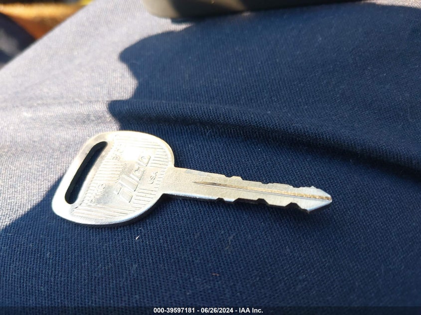 2005 Chevrolet Silverado 1500 Z71 VIN: 2GCEK13T851393852 Lot: 39597181