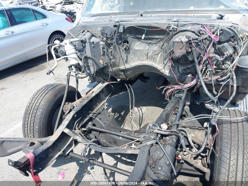 1989 GMC Suburban R25 Conventional VIN: 1GKGR26N7KF535219 Lot: 39597403