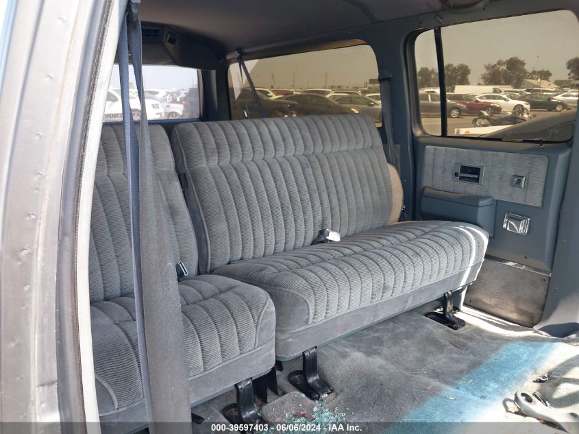 1989 GMC Suburban R25 Conventional VIN: 1GKGR26N7KF535219 Lot: 39597403