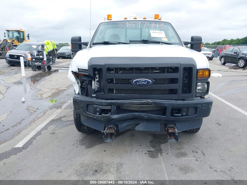 2009 Ford F-250 Xl/Xlt VIN: 1FTNF21519EA01670 Lot: 39597443