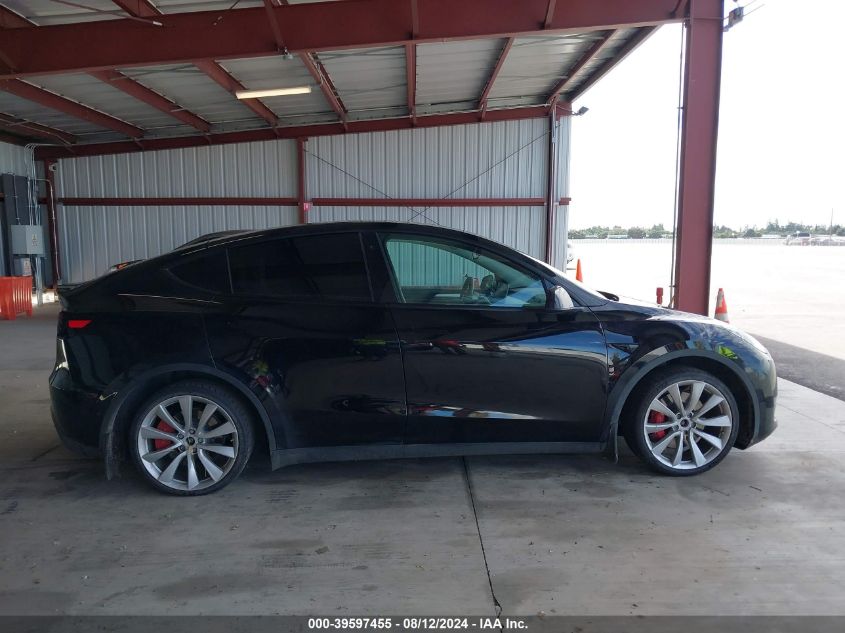 2022 Tesla Model Y Performance Dual Motor All-Wheel Drive VIN: 7SAYGDEF8NF553851 Lot: 39597455