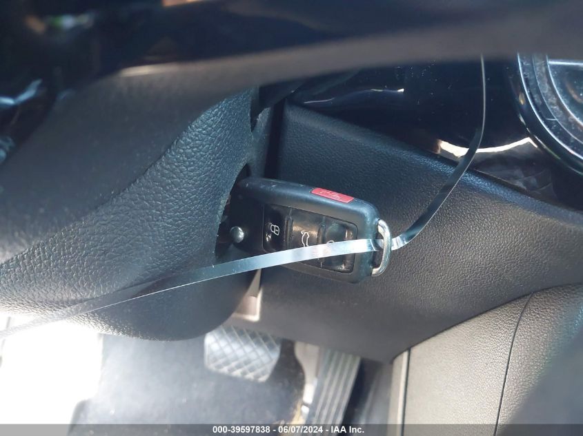 2014 Volkswagen Beetle 1.8T Entry VIN: 3VWF17AT5EM637153 Lot: 39597838