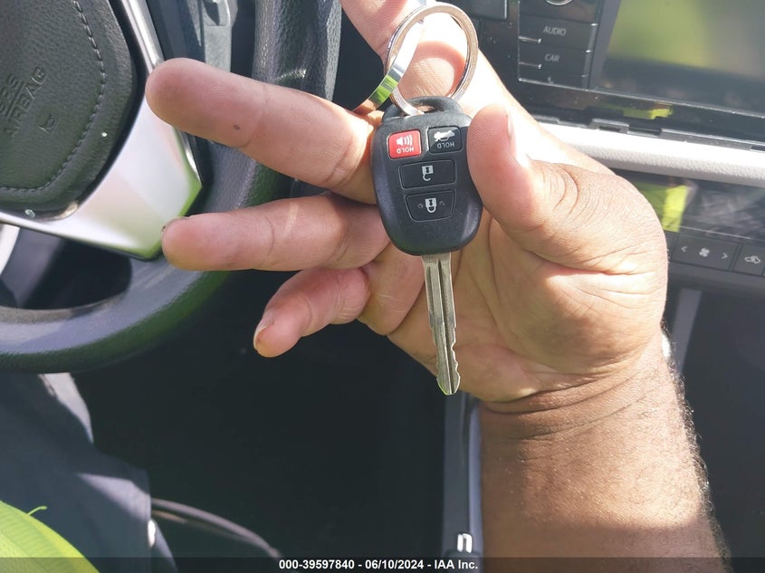 2015 Toyota Corolla Le VIN: 2T1BURHE5FC428940 Lot: 39597840