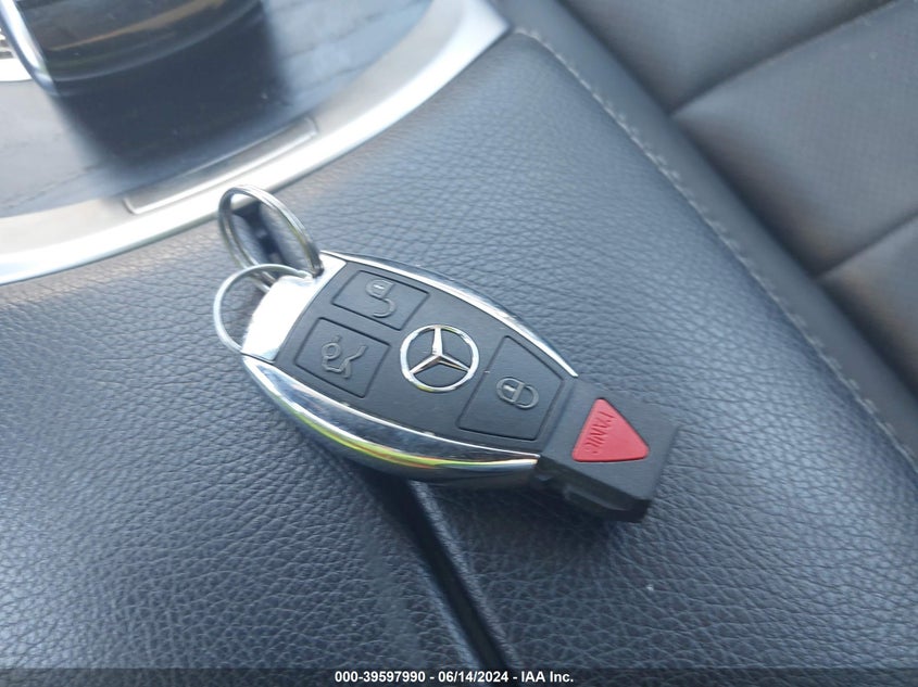 2015 Mercedes-Benz C 300 4Matic/Luxury 4Matic/Sport 4Matic VIN: 55SWF4KB9FU053643 Lot: 39597990