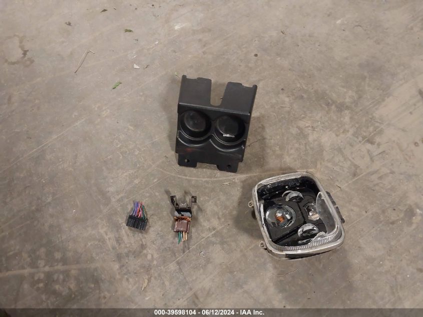 1996 Jeep Cherokee Sport/Classic VIN: 1J4FJ68S5TL243283 Lot: 39598104